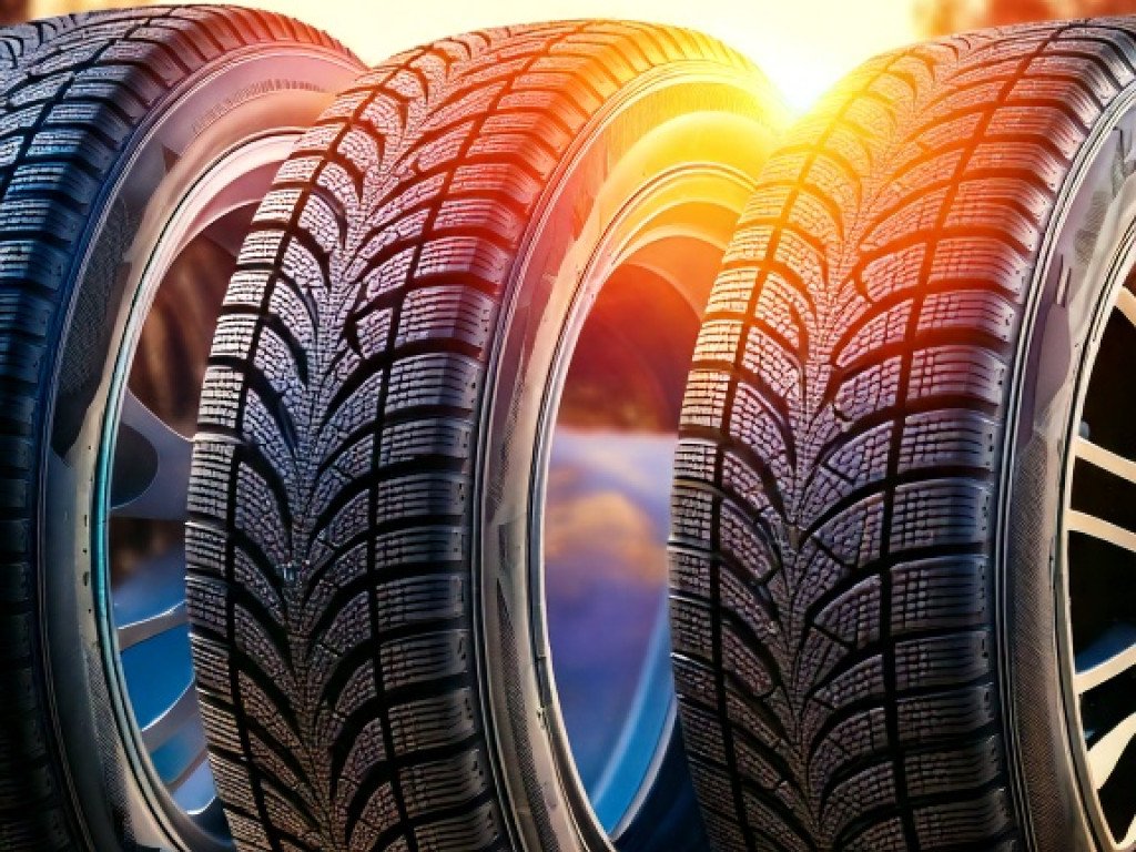 Les différences entre les pneus été, hiver et 4 saisons