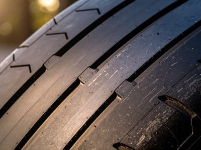 Pneus usés : signes et risques à connaître