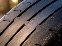 Pneus usés : signes et risques à connaître
