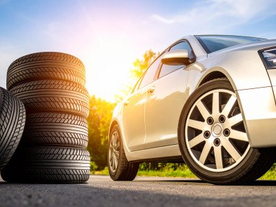 Est-ce que je peux rouler avec 2 pneus différents ?