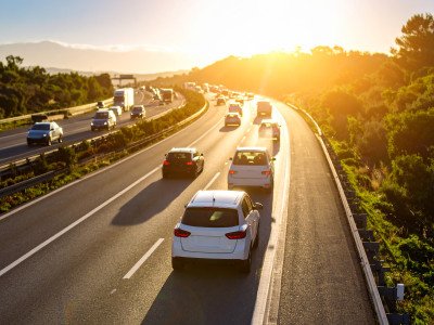 Peut-on partir en vacances d'été avec des pneus hiver ?