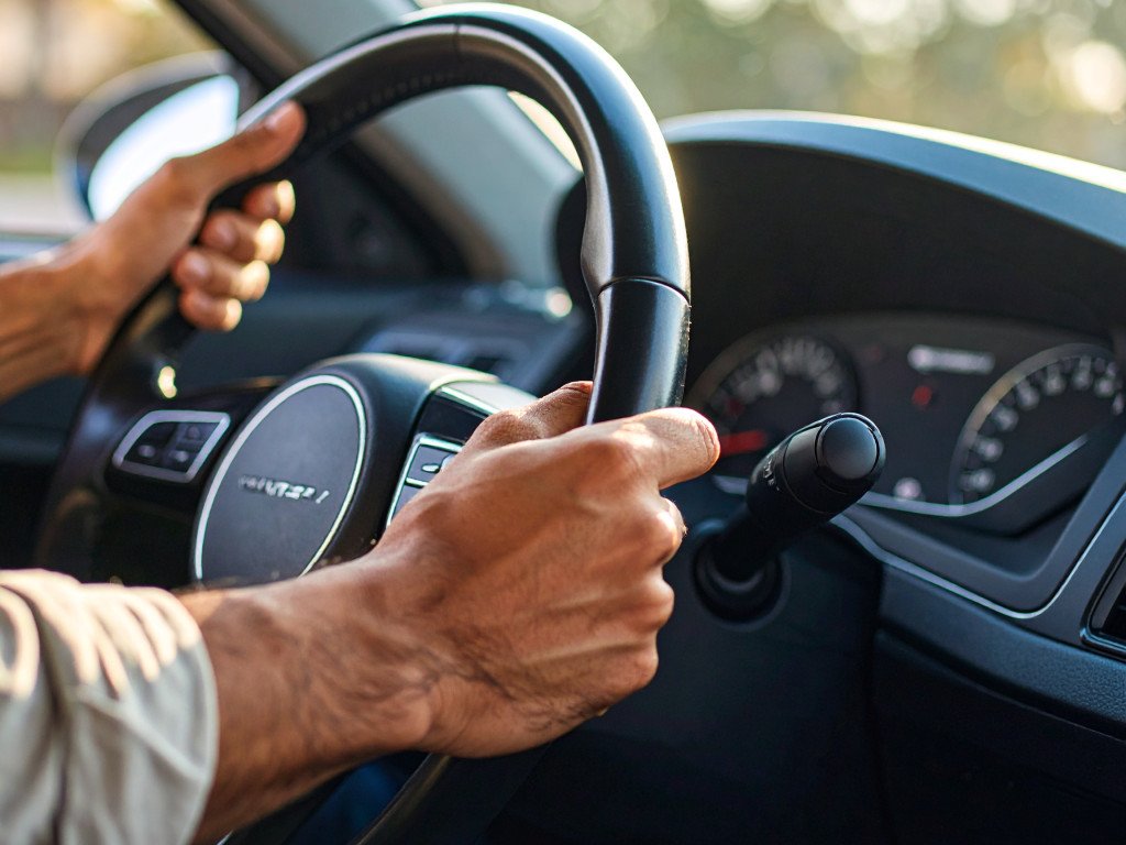 Pourquoi votre volant vibre à 130 km/h ? Voici la vraie cause