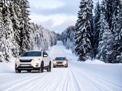 2 ou 4 pneus hiver : quelle est la bonne configuration ?